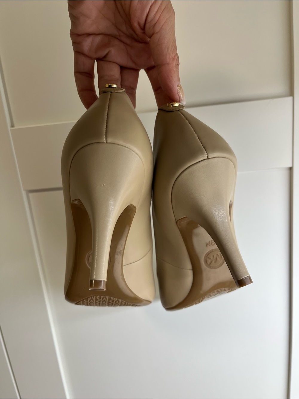 Michael Kors Taupe Leather Pointed-Toe Pumps fall winter fashion party